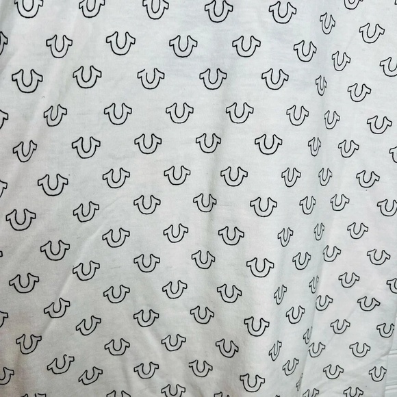 True Religion Boys Monogram Logo T-Shirt White Size L Graphic Print - Picture 6 of 13